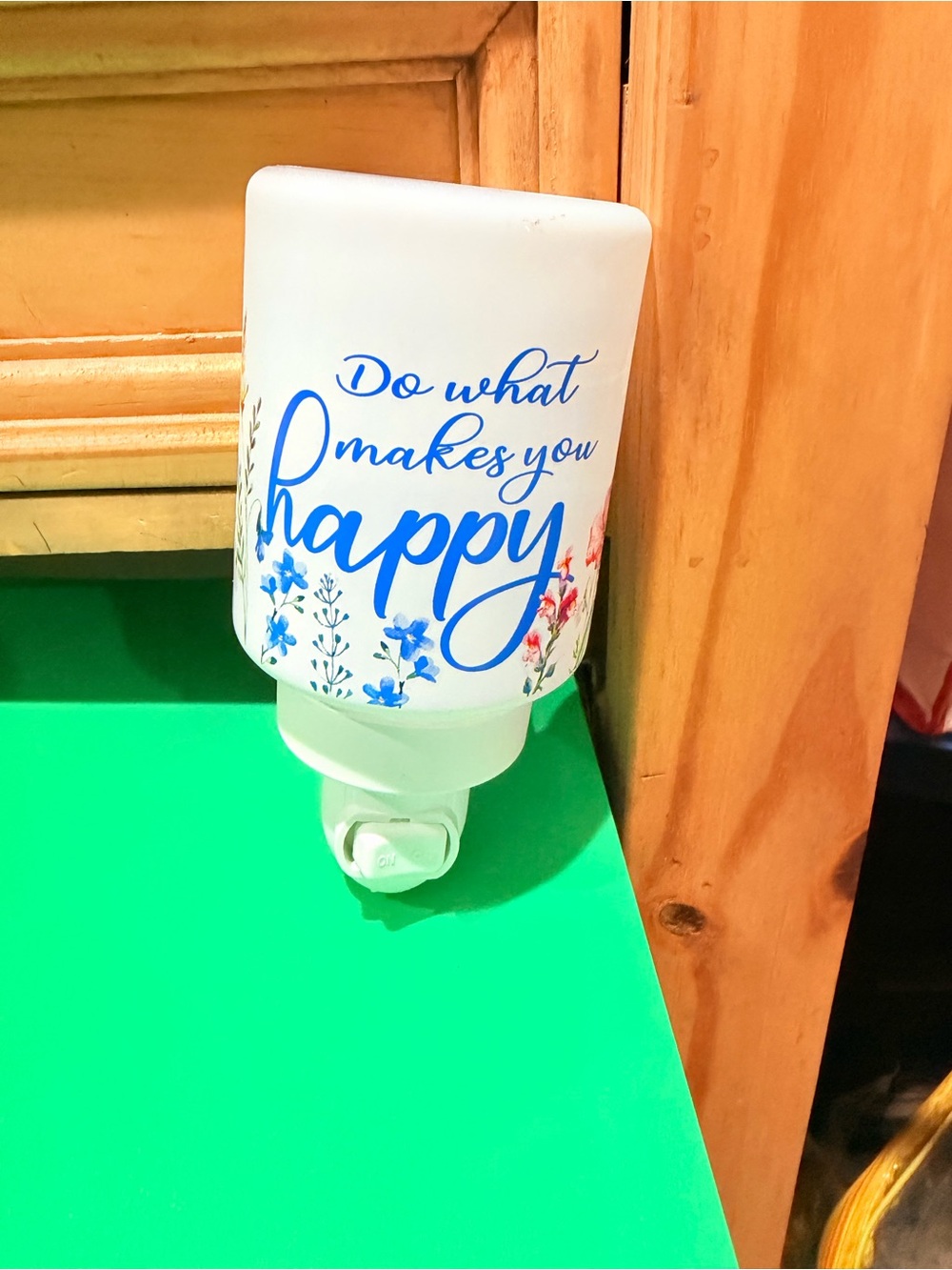 Scentsy White Plug-In Wax Warmer with Blue Floral Script